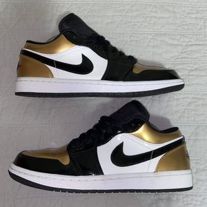I’m selling this Air Jordan gold toe size 10.5..!!